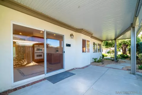 Exterior - 2048 Avocado Knoll Ln, Fallbrook, CA 92028 photo 6 of 24