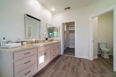 Bath - 2048 Avocado Knoll Ln, Fallbrook, CA 92028 photo 3 of 9