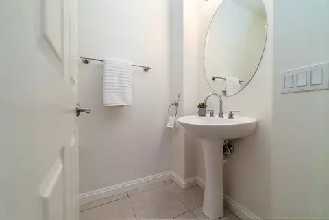 Bath - 2048 Avocado Knoll Ln, Fallbrook, CA 92028 photo 1 of 9