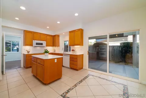 Kitchen - 2048 Avocado Knoll Ln, Fallbrook, CA 92028 photo 2 of 6