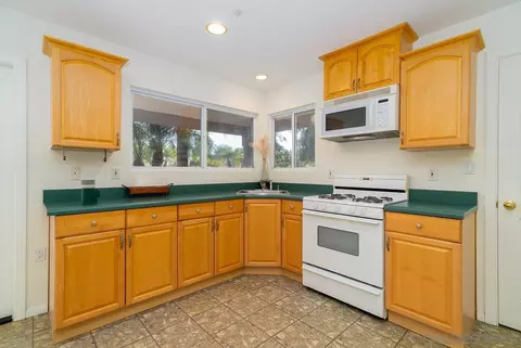 Kitchen - 2048 Avocado Knoll Ln, Fallbrook, CA 92028 photo 6 of 6