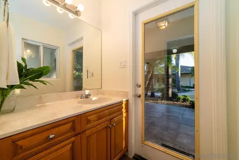 Bath - 2048 Avocado Knoll Ln, Fallbrook, CA 92028 photo 9 of 9
