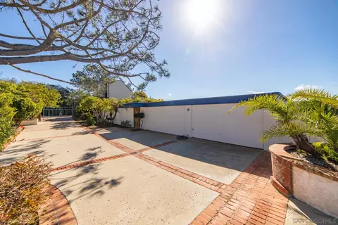 Exterior - 495 W Ocean View Ave, Del Mar, CA 92014 photo 2 of 11