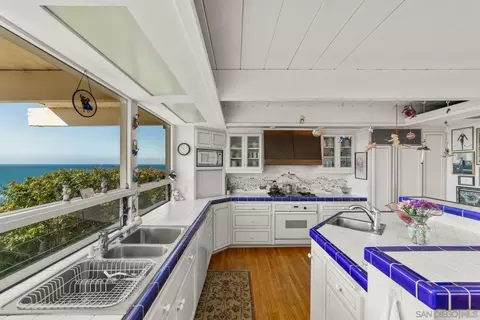 Kitchen - 495 W Ocean View Ave, Del Mar, CA 92014 photo 2 of 4