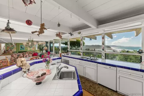 Kitchen - 495 W Ocean View Ave, Del Mar, CA 92014 photo 3 of 4