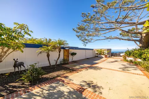 Exterior - 495 W Ocean View Ave, Del Mar, CA 92014 photo 10 of 11