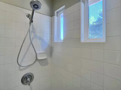 Bath - 1931 Balentine Dr, Alpine, CA 91901 photo 3 of 9
