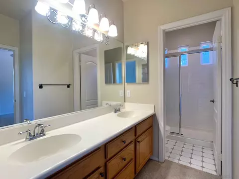 Bath - 1931 Balentine Dr, Alpine, CA 91901 photo 2 of 9