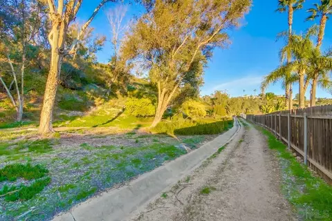 View/Area - 2174 Hillslake Dr, El Cajon, CA 92020 photo 6 of 7