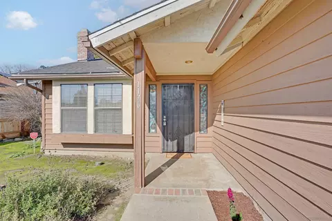 1176 E Fairview Ave, Tulare, CA 93274
