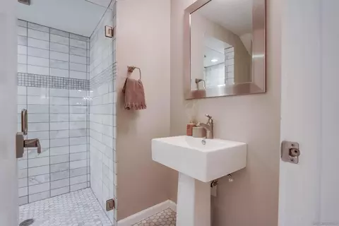 Bath - 1046 Salem St, Vista, CA 92084 photo 8 of 9