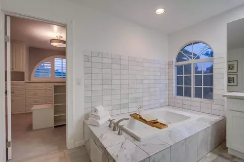 Bath - 1046 Salem St, Vista, CA 92084 photo 3 of 9