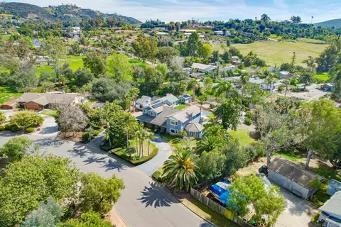 View/Area - 1046 Salem St, Vista, CA 92084 photo 2 of 4