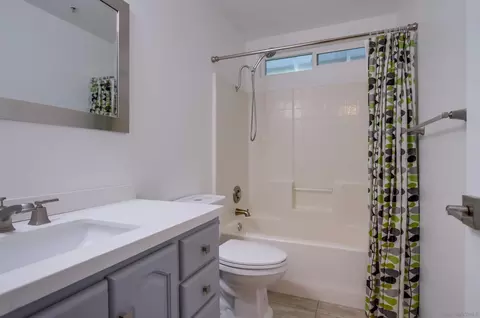 Bath - 1046 Salem St, Vista, CA 92084 photo 9 of 9