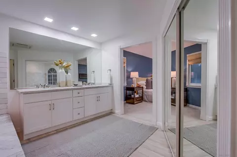 Bath - 1046 Salem St, Vista, CA 92084 photo 2 of 9