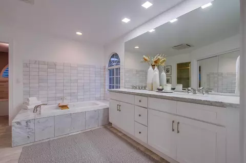 Bath - 1046 Salem St, Vista, CA 92084 photo 1 of 9