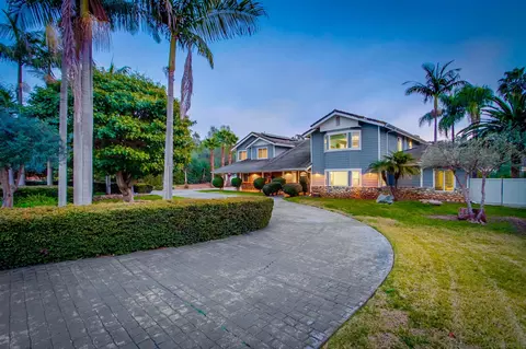 Exterior - 1046 Salem St, Vista, CA 92084 photo 2 of 15