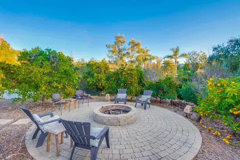 Exterior - 1046 Salem St, Vista, CA 92084 photo 11 of 15