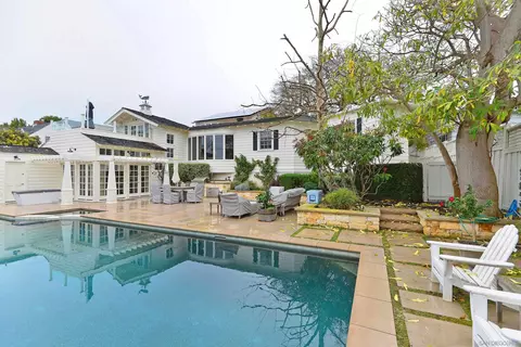 Exterior - 5844 Beaumont, La Jolla, CA 92037 photo 5 of 8