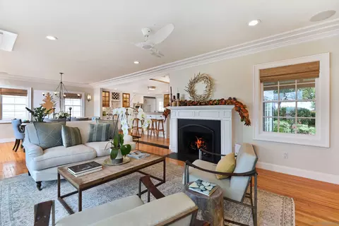 Living - 5844 Beaumont, La Jolla, CA 92037 photo 1 of 2