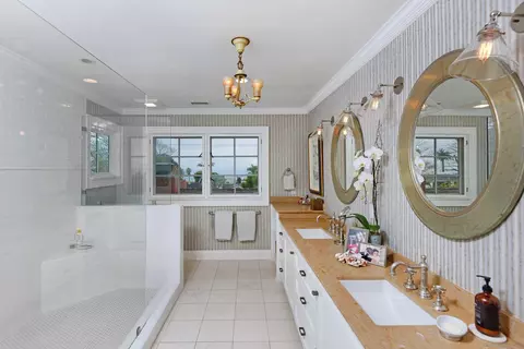 Bath - 5844 Beaumont, La Jolla, CA 92037 photo 1 of 1