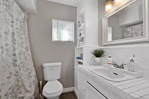 Bath - 731 Franklin Ave, El Cajon, CA 92020 photo 2 of 3