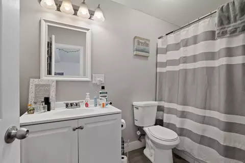 Bath - 731 Franklin Ave, El Cajon, CA 92020 photo 3 of 3