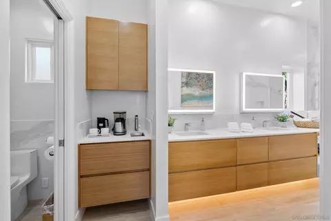 Bath - 204 Oak St, Oceanside, CA 92054 photo 3 of 3