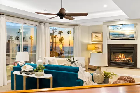 Living - 204 Oak St, Oceanside, CA 92054 photo 1 of 4