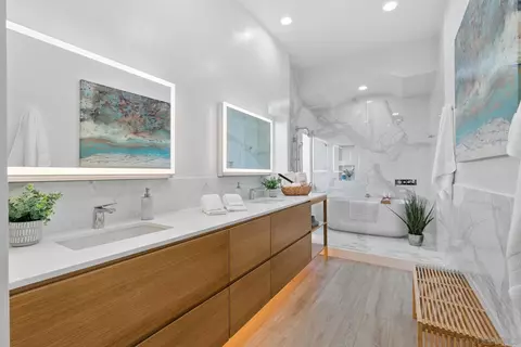 Bath - 204 Oak St, Oceanside, CA 92054 photo 1 of 3