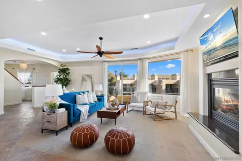 Living - 204 Oak St, Oceanside, CA 92054 photo 2 of 4
