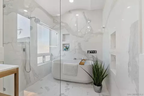 Bath - 204 Oak St, Oceanside, CA 92054 photo 2 of 3