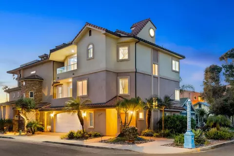 Exterior - 204 Oak St, Oceanside, CA 92054 photo 3 of 3