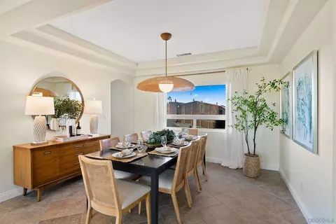Dining - 204 Oak St, Oceanside, CA 92054 photo 1 of 2