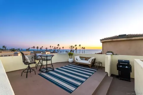 Exterior - 204 Oak St, Oceanside, CA 92054 photo 1 of 3