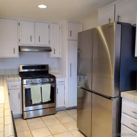 Kitchen - 5347 Rio Plata Dr, Oceanside, CA 92057 photo 4 of 4
