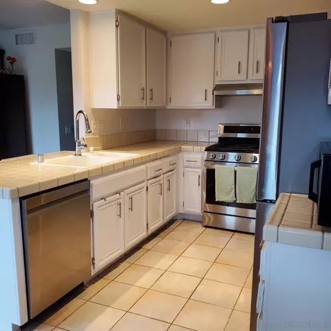 Kitchen - 5347 Rio Plata Dr, Oceanside, CA 92057 photo 2 of 4