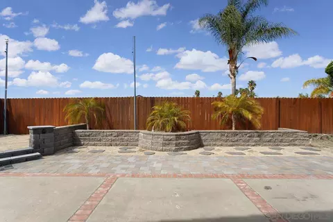 Exterior - 5347 Rio Plata Dr, Oceanside, CA 92057 photo 7 of 10