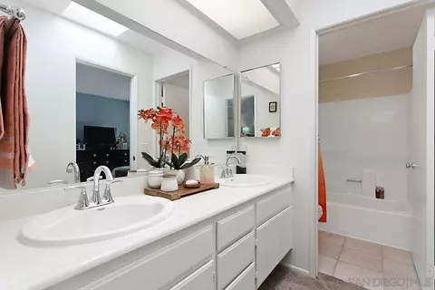 Bath - 5347 Rio Plata Dr, Oceanside, CA 92057 photo 7 of 8