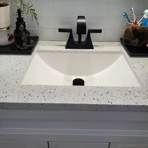 Bath - 5347 Rio Plata Dr, Oceanside, CA 92057 photo 4 of 8