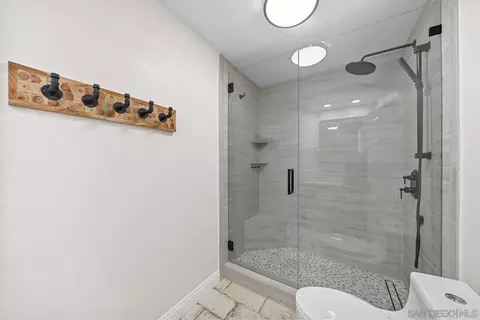Bath - 2205 View Crest Gln, Escondido, CA 92026 photo 4 of 4