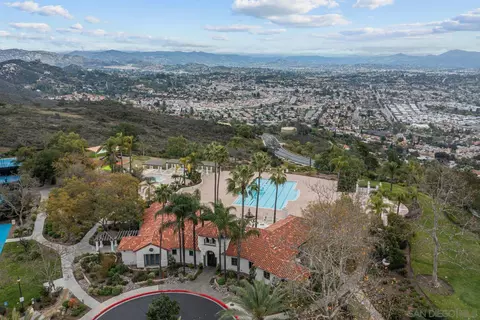 View/Area - 2205 View Crest Gln, Escondido, CA 92026 photo 4 of 8
