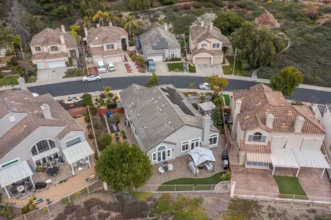 View/Area - 2205 View Crest Gln, Escondido, CA 92026 photo 2 of 8