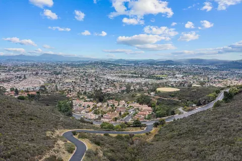 View/Area - 2205 View Crest Gln, Escondido, CA 92026 photo 8 of 8