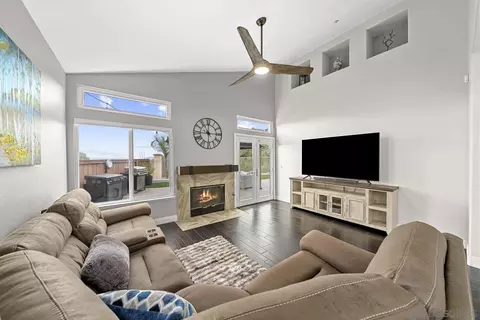 Living - 2205 View Crest Gln, Escondido, CA 92026 photo 4 of 4