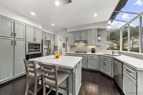 Kitchen - 2205 View Crest Gln, Escondido, CA 92026 photo 2 of 4