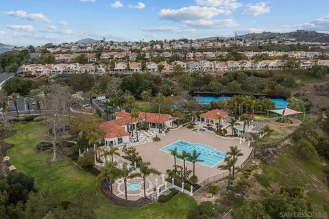 View/Area - 2205 View Crest Gln, Escondido, CA 92026 photo 5 of 8
