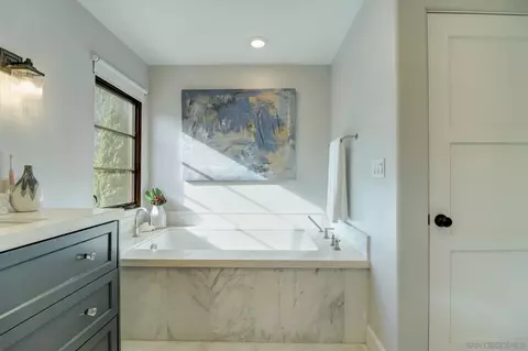 Bath - 14256 Minorca Cv, Del Mar, CA 92014 photo 4 of 9