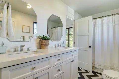 Bath - 14256 Minorca Cv, Del Mar, CA 92014 photo 7 of 9