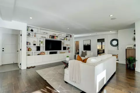 Living - 14256 Minorca Cv, Del Mar, CA 92014 photo 10 of 11